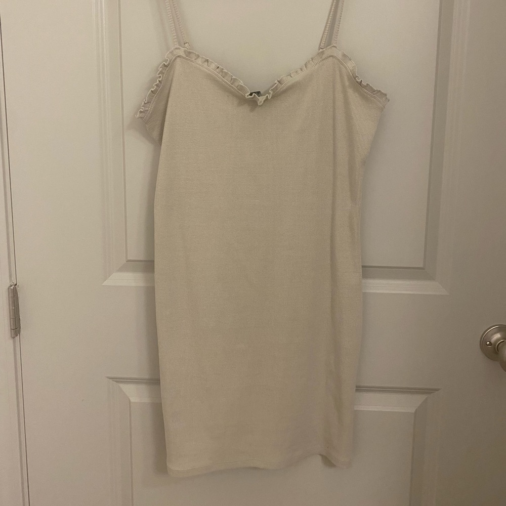 Ribbed ruffled detailed dress